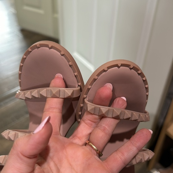 Steve Madden Soft Silicone Like Comfy Sole Studded Chunk Sandal Heels - Picture 9 of 10